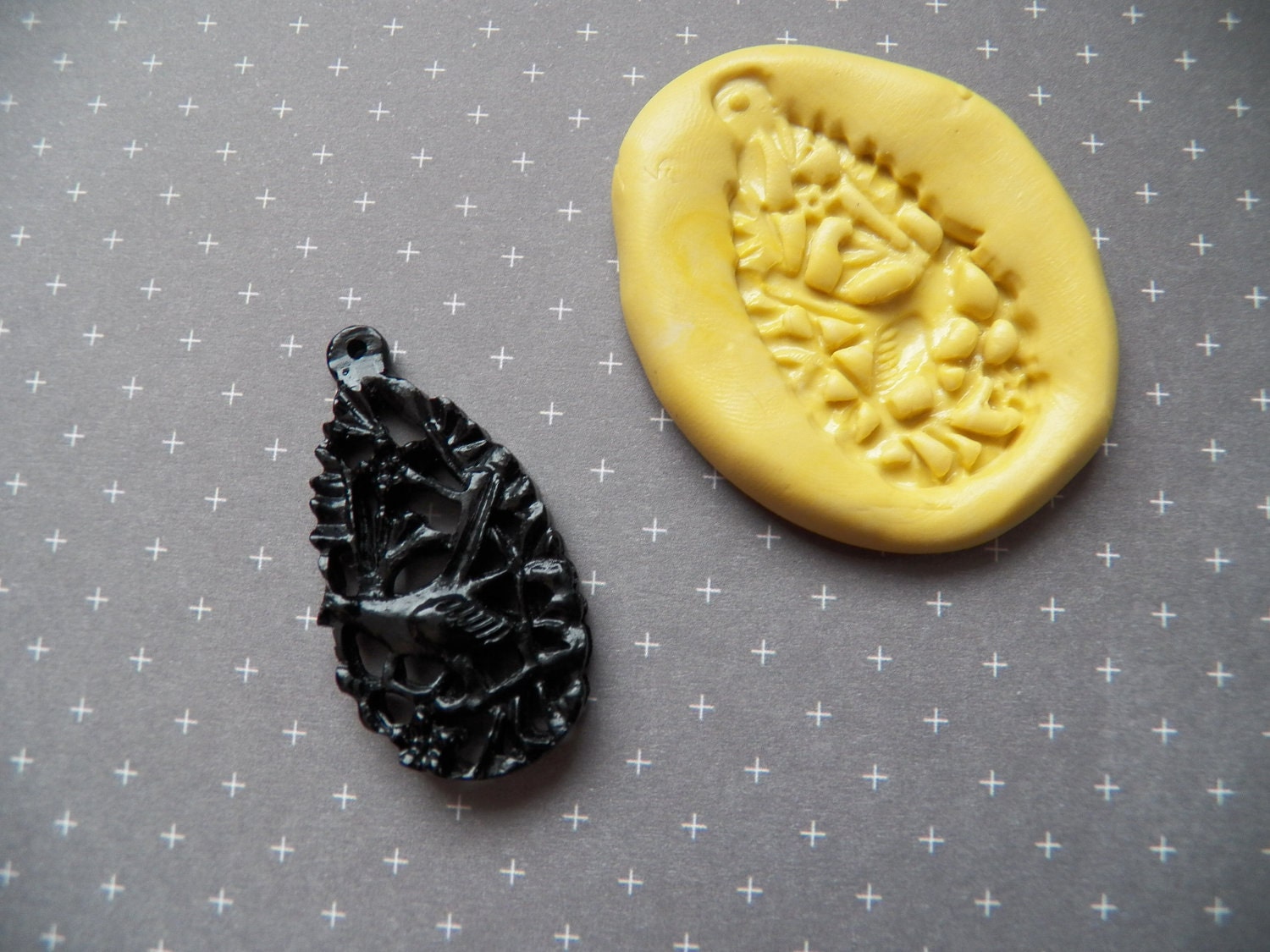 Flexible Mold- 1 Teardrop Filigree Bird mold- Food safe, dollhouse, minis, mixed media scrapbooking