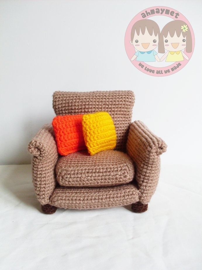 AMIGURUMI PATTERN : Armchair with 2 cushion , rug and knitting basket