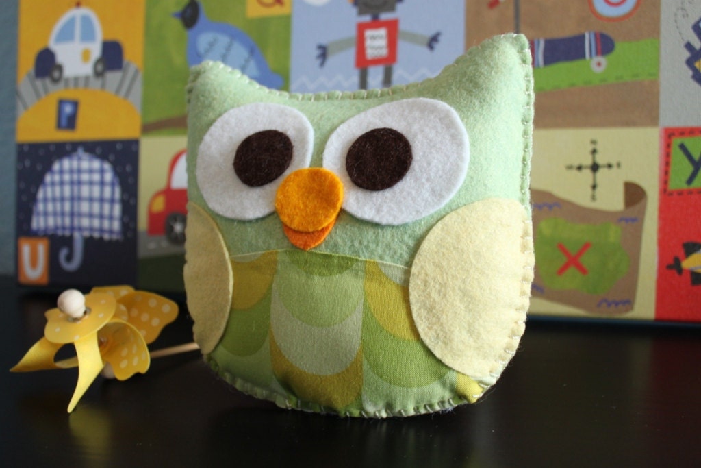 Owl Plush Felt Toy - Nursery Decoration - Party Favors - Mr. Alessandro The Owl