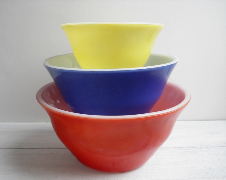 Vintage McKee Bell Mixing Bowl Set, Primary Colors Nesting Bowls