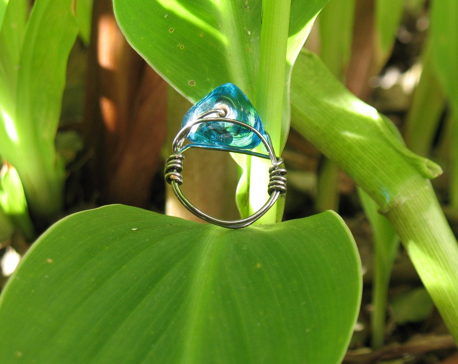 Teal glass triangular bead on gunmetal-gray wire, size 5