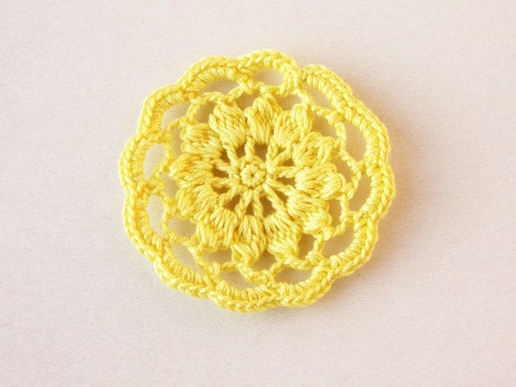 Yellow decor Crochet flower appliques for gift wrapping Garland making Scrapbooking Jewelry making Easter decoration embellishment lace