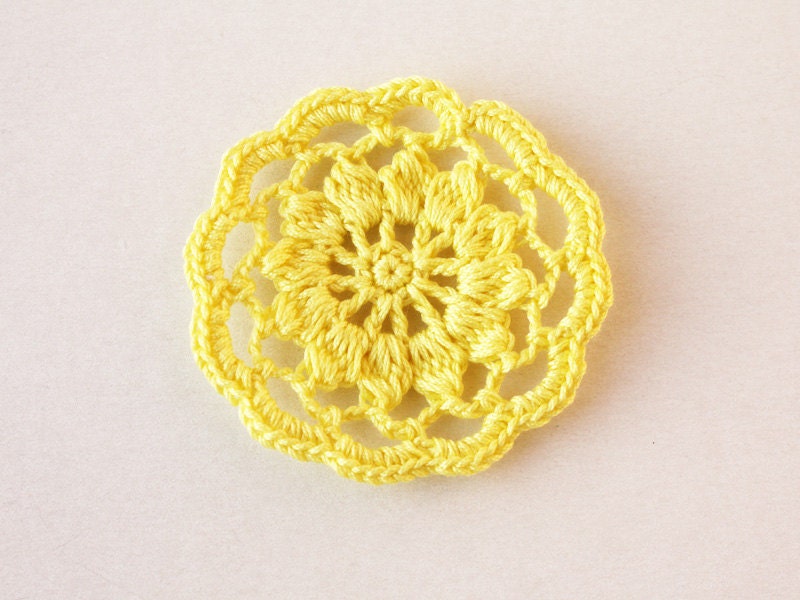 Yellow decor Crochet flower appliques for gift wrapping Garland making Scrapbooking Jewelry making Easter decoration embellishment lace