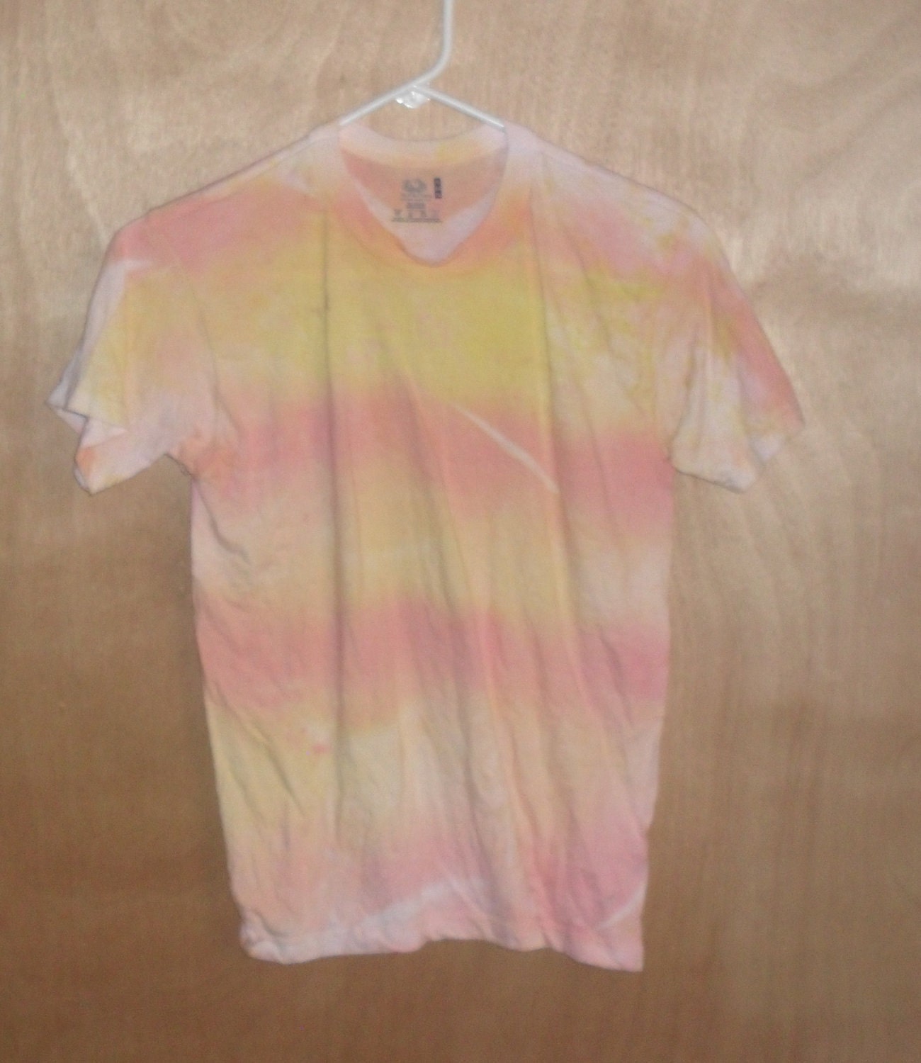 Youth Tie-dye Tshirt. Size 30-32. Unisex Fashion. Yellow, Peach, Orange and White.