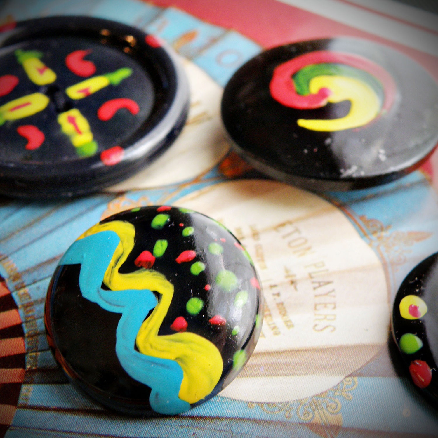 Handpainted vintage buttons - (qty 6)  C014