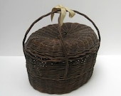 SALE - Woven basket with lid - vintage style to market, to picnic or storage.