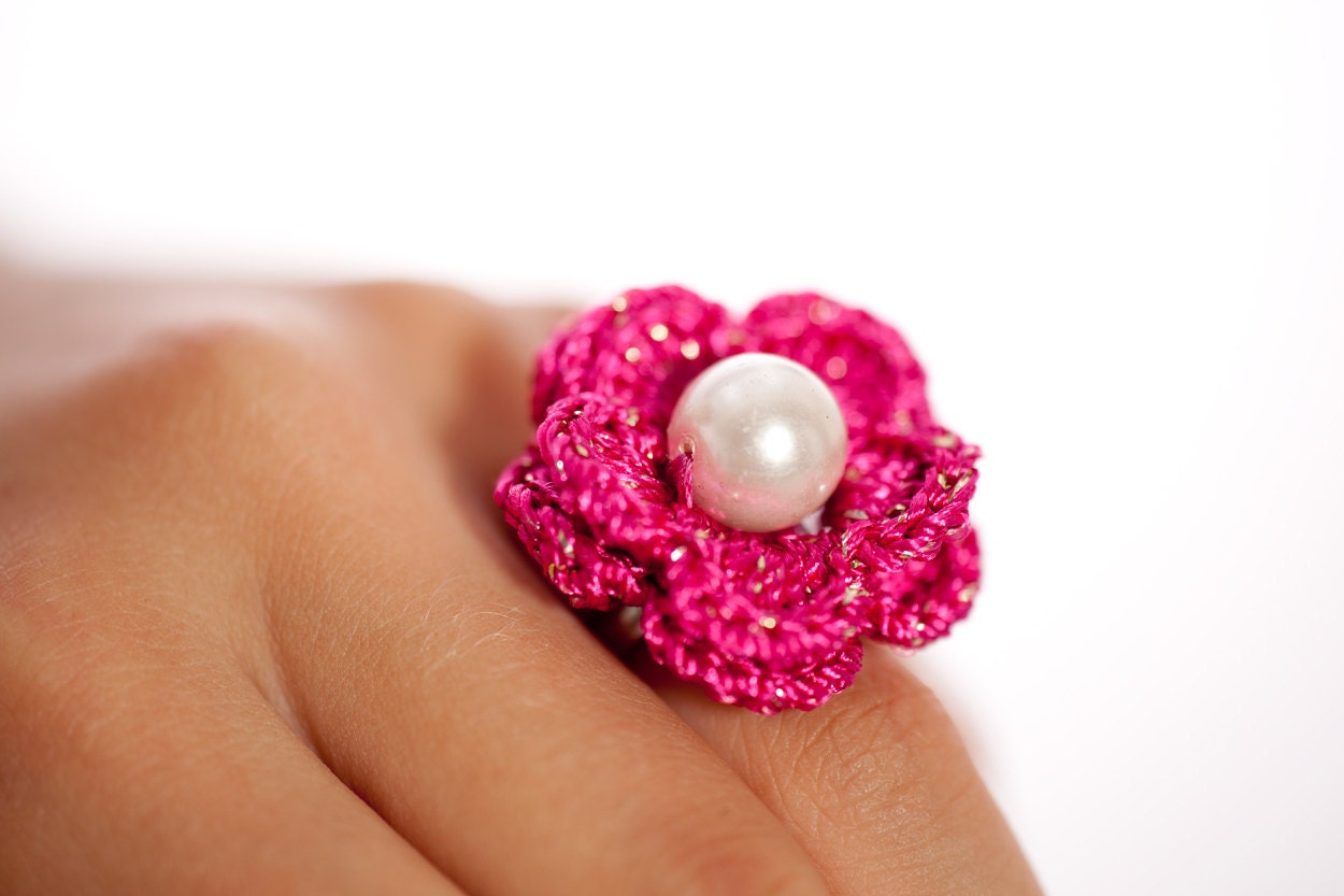 Hand crochet ring Pink rose with a pearl