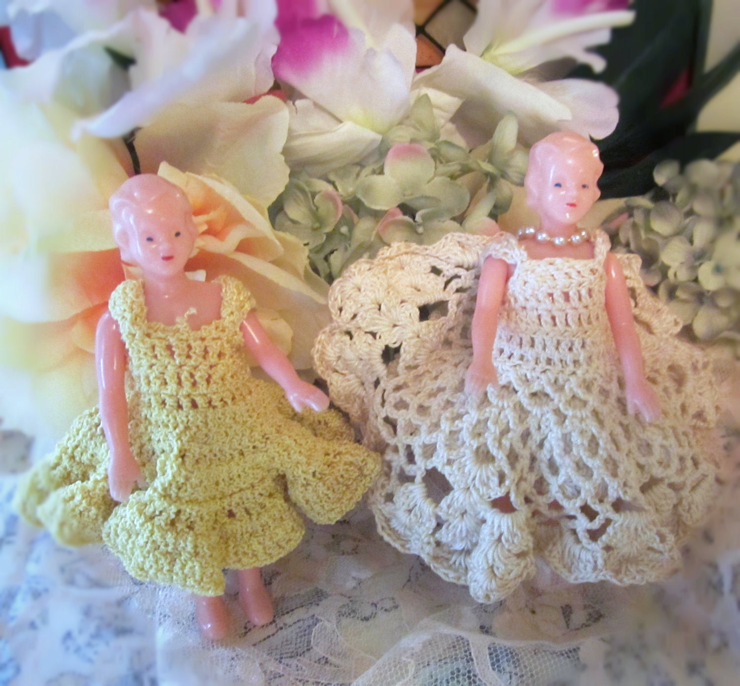 Vintage Dollhouse 1950's  Shabby Dolls