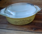 Vintage Pyrex "Golden Wreath"  No. 945 1967 Promotional Cinderella 1 1/2 Quart Casserole with Lid