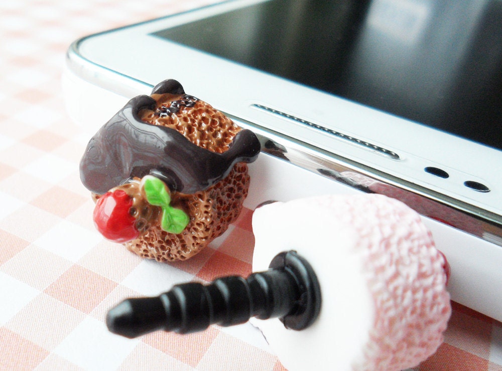 Choco chiffon cake earphone plug