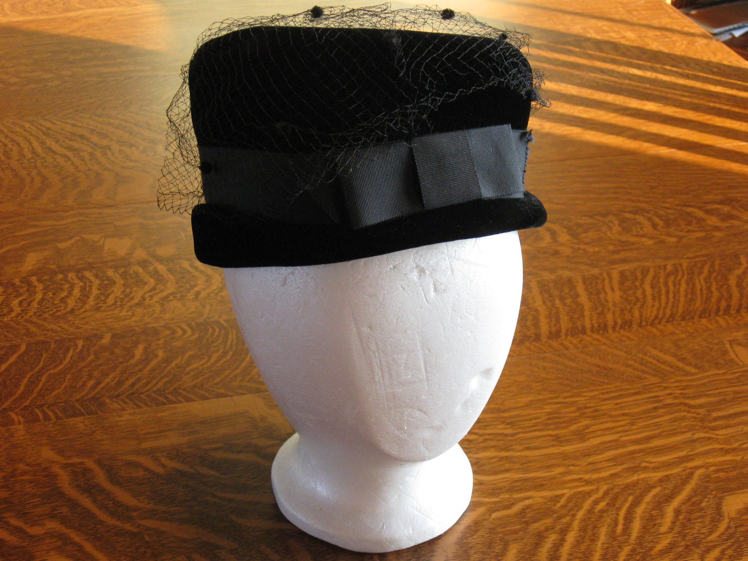 Vintage womens widow mourning funeral black velvet hat