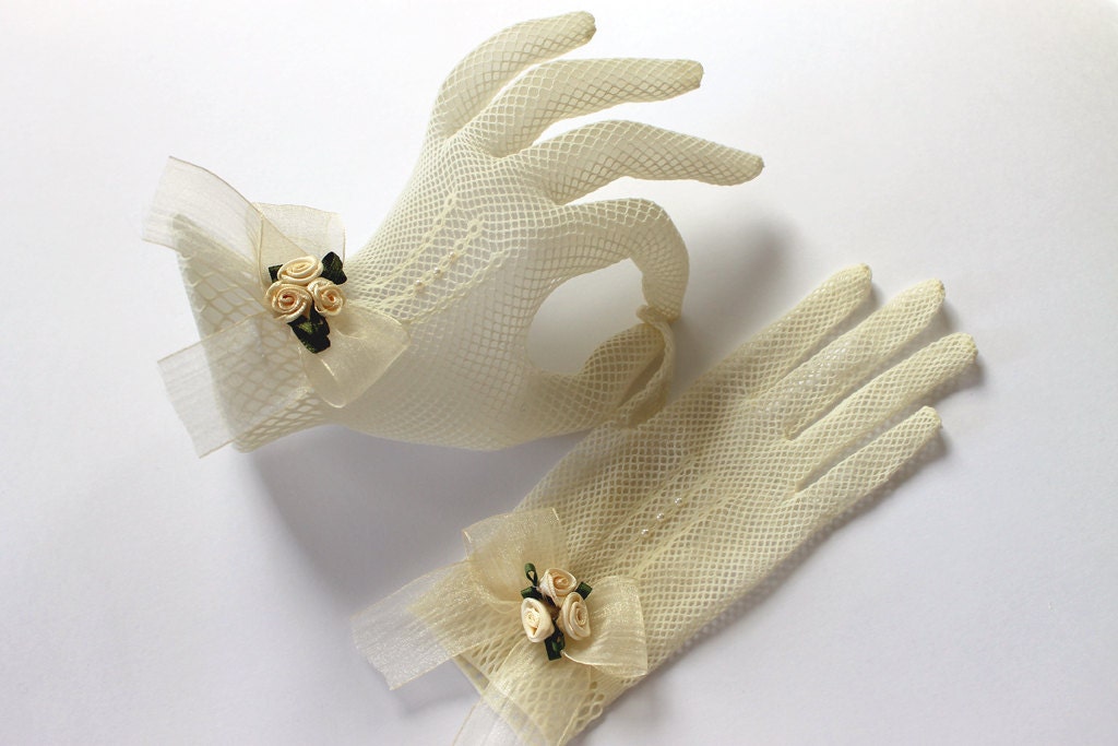 Ivory or White Lace Bridal Gloves, Bride Gloves, Bridal Mittens, Floral Wedding Lace Gloves, Vintage Bride Accessories - Victorian Grace