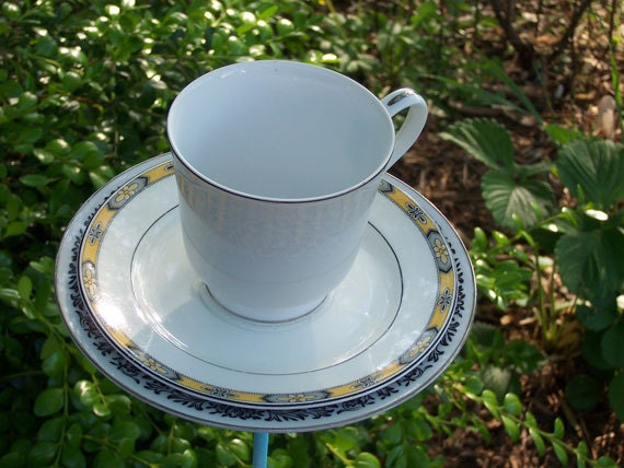 Tea Cup Bird Feeder - Yellow & Black Garden Art
