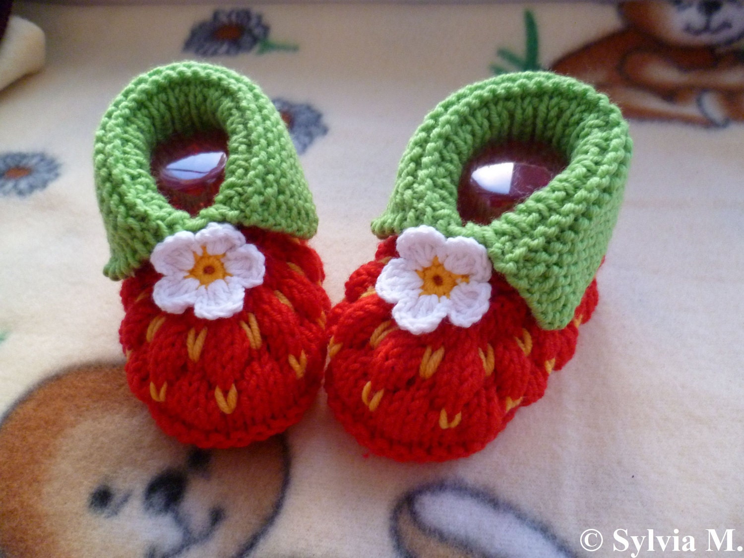 Knitting pattern baby shoes, -strawberry- approx 3 1/2 inches PDF