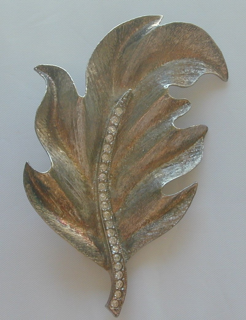 Silver Tone Leaf Pave Clear Diamond Rhinestones Brooch Vintage Pin