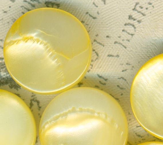 6 Vintage Lemon Yellow Mother of Pearl Shell Buttons 9/16 Inch 14mm Self Shank
