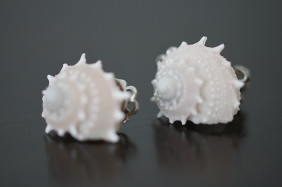 Vintage Sea Shell Clip On Earrings BEACH BABE Free Shipping