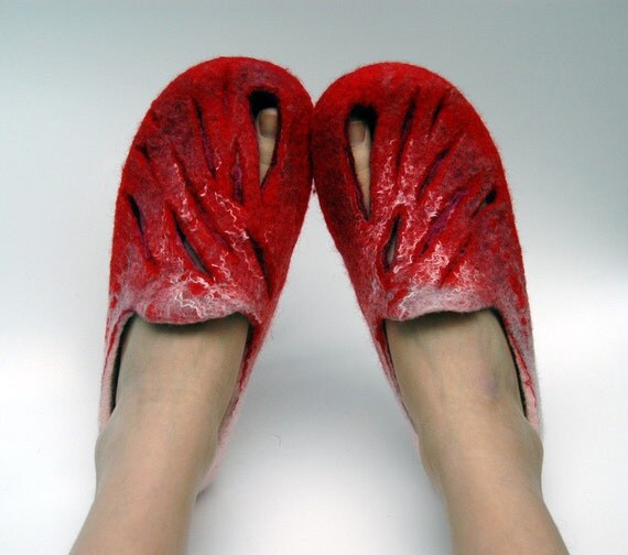RED RED. Felted slippers