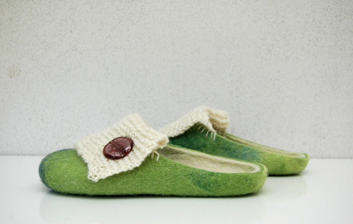 Green hand felted slippers with knitwear decoration READY to ship Size 6