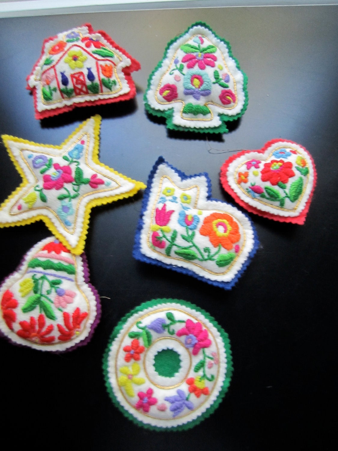 Handmade Vintage Stuffed Felt embroidered christmas ornaments cat star heart house from the vogue pattern 1754