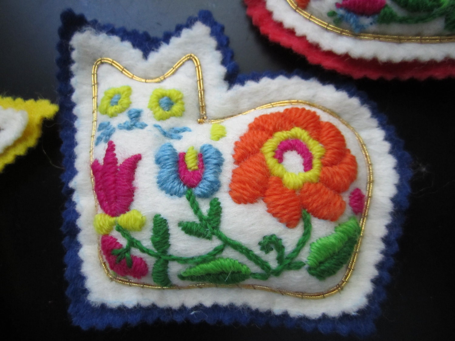 Handmade Vintage Stuffed Felt embroidered christmas ornaments cat star heart house from the vogue pattern 1754