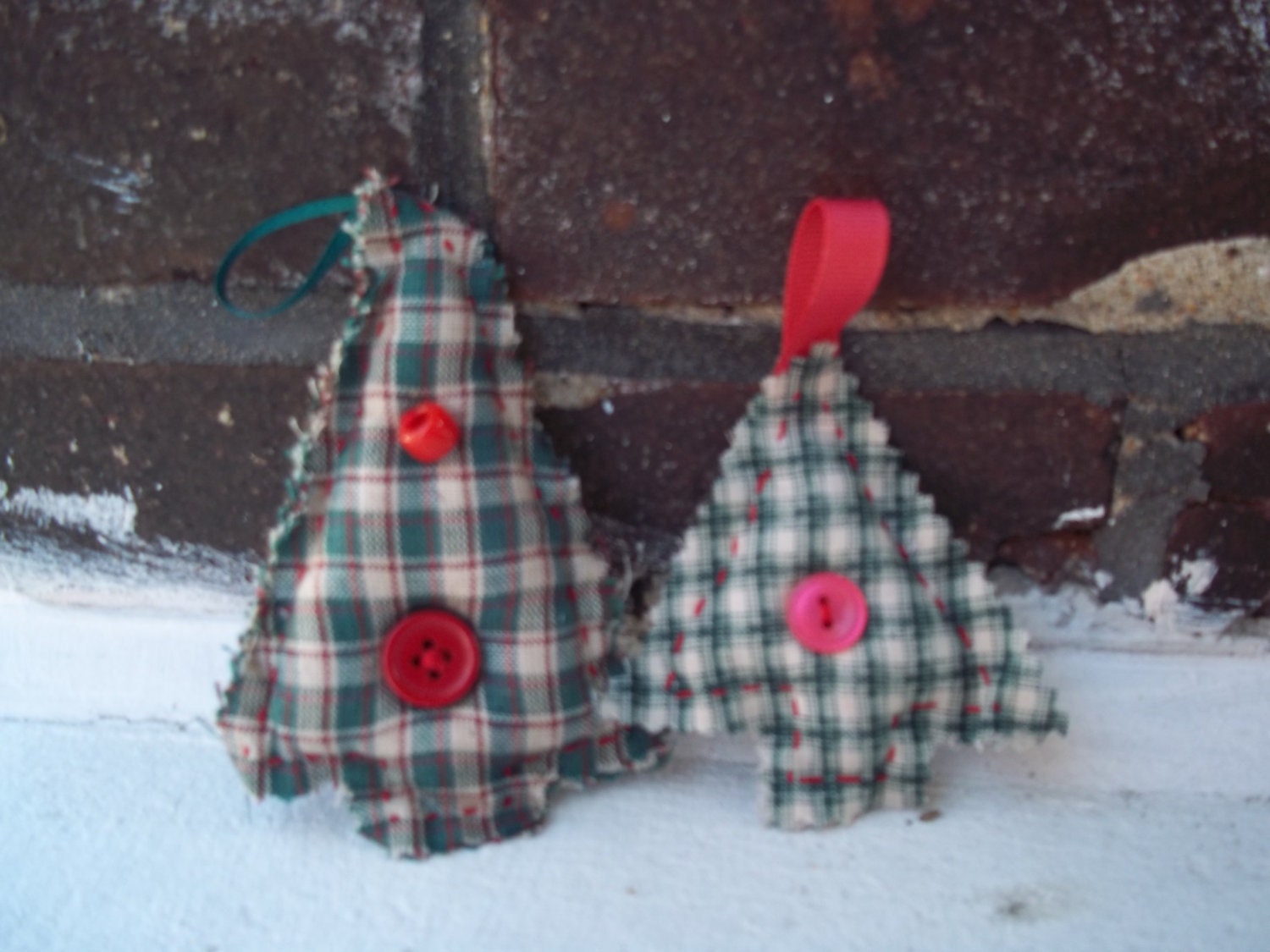 Ornaments - Gift Tie Ons Plaid Christmas Tree Primitive Look  Set of 2