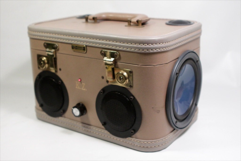 Vintage Stereo Train Case with Bluetooth
