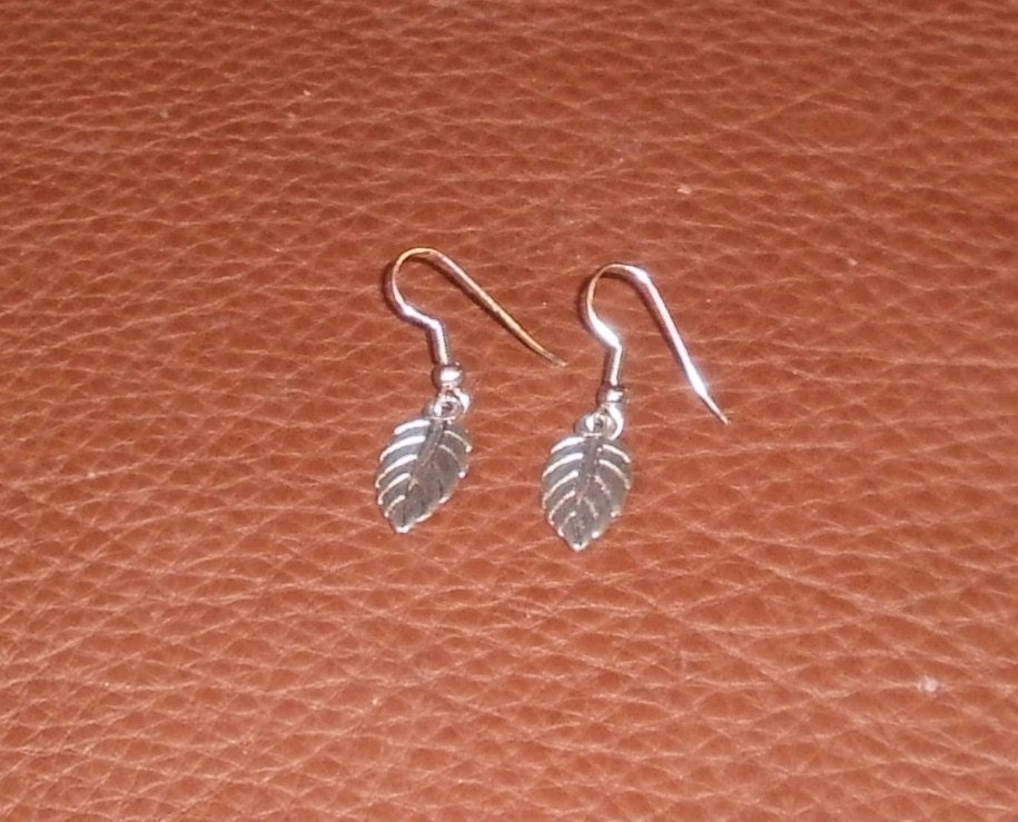 Fringe Inspired Metal Leaf Pierced Earrings