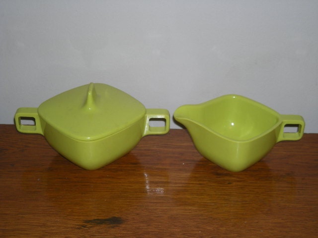 Vintage Arrowhead Sugar and Creamer Set