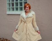 70s 1970s cream princess swing coat with faux fur trim and tie sash. boho hippie style. Women's large 8-10-12