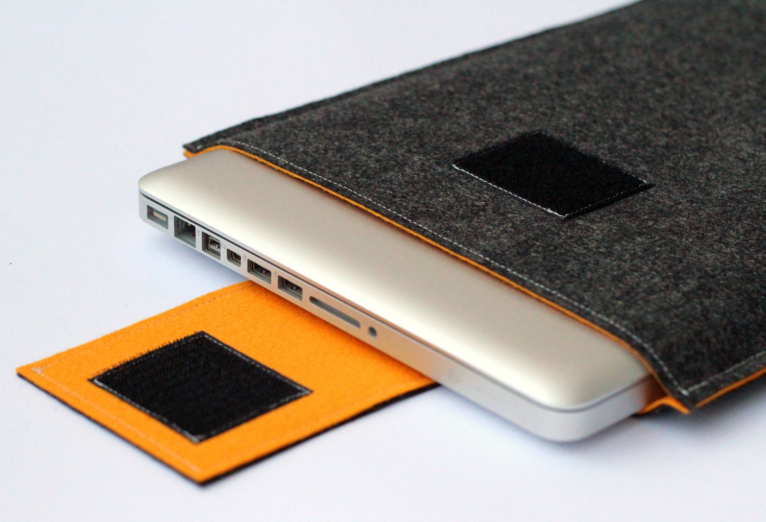 15" inch Apple Macbook Pro laptop Sleeve Case Cover - Dark Gray & Mustard - Weird.Old.Snail