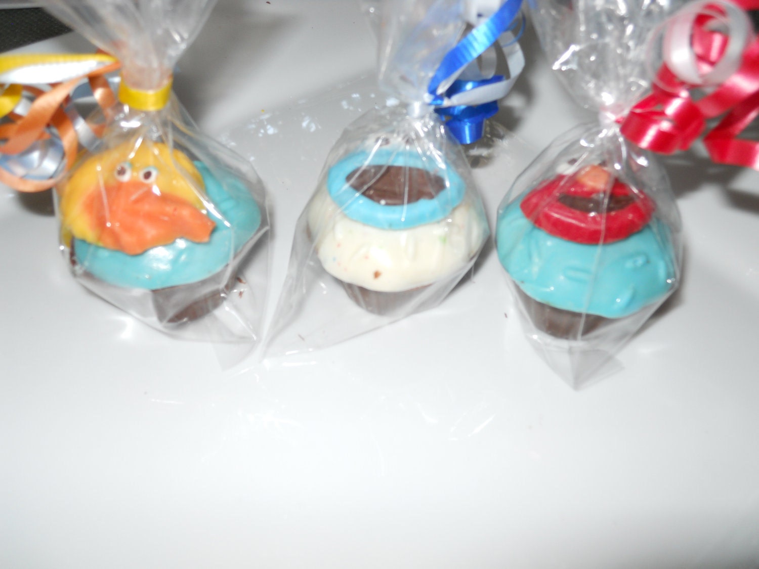 16 Sesame Street Chocolate Oreo Cookie cupcakes 4 Elmo big bird, cookie monster, Ocar the grouch Kids Party Favor Birthday