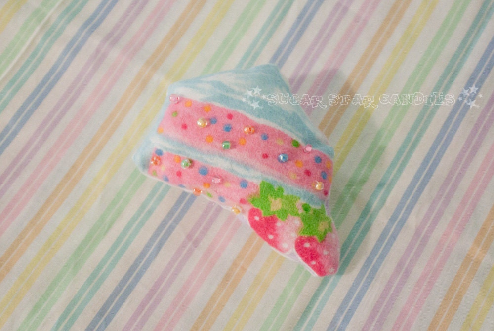 Small Pillowy "Strawberry Cake" Limited 2way Clip