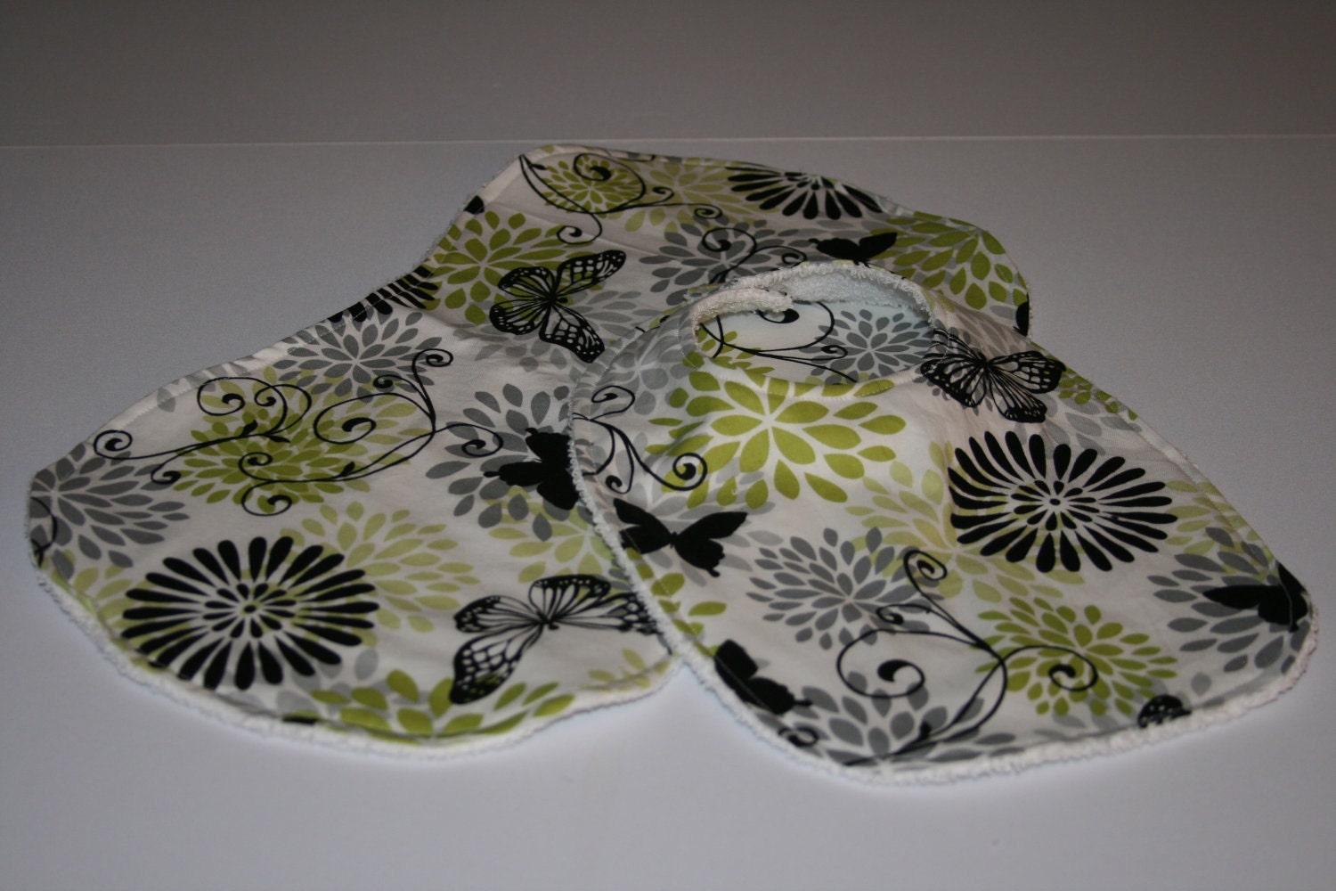 Bib & Contoured Burp Cloth Set (Butterflies and Mums)