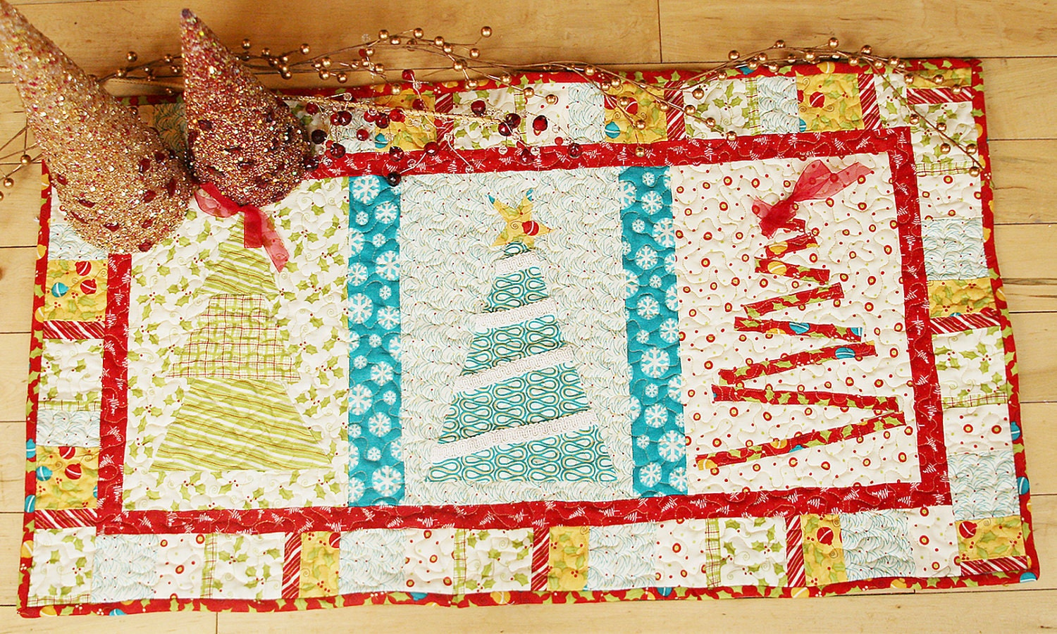 Christmas Runner // pdf pattern // Merry Little Christmas