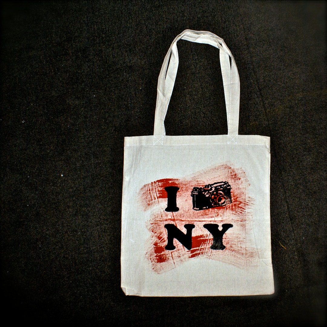 I photograph New York -- silkscreened cotton tote with retro camera graphic --natural with red strokes