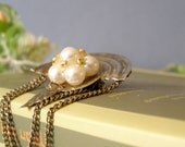 Retro pearls Brooch, Metal brooch with white pearls, Mid century golden jewelry, Juan Mad men, Mod jewelry