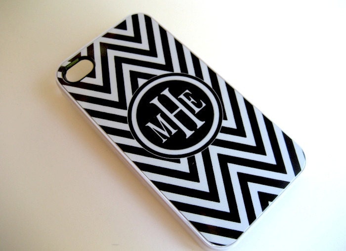 Black and White Chevron iPhone 4 Case with Monogram  - iPhone 4 4S Cover-  WHITE Hard Plastic Case