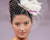 BIRDCAGE VEIL. Ivory feather flower. Bridal veil. Wedding fascinator, feathers headpiece.