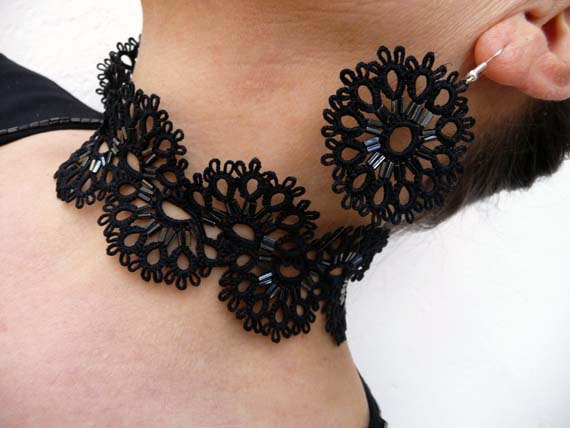 Tatting earrings with beads and necklace black.