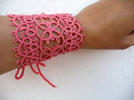 Tatting handmade bracelet coral.