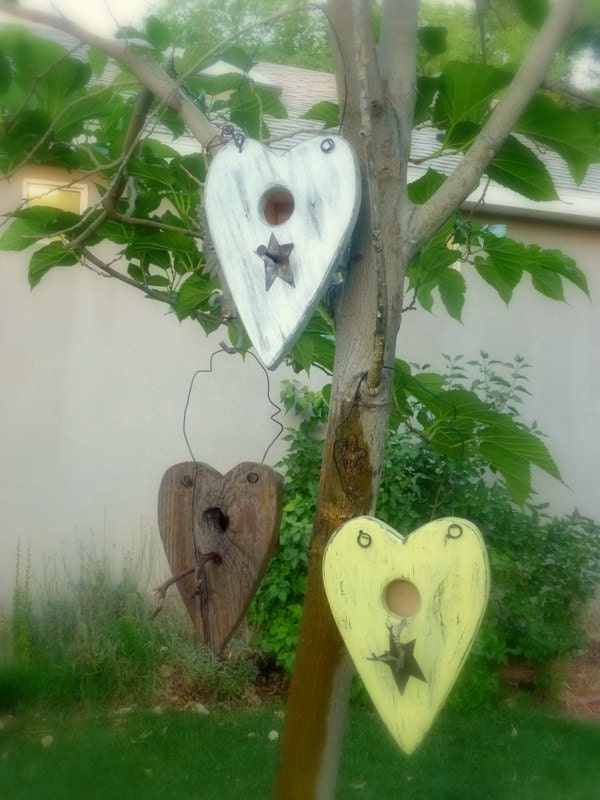 Rustic White Wood Heart Birdhouse w/ Rusty star and nail