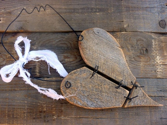 Rustic Reclaimed Wood Heart decor w/ barbed wire effect