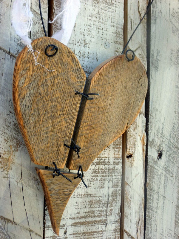 Rustic Reclaimed Wood Heart decor w/ barbed wire effect