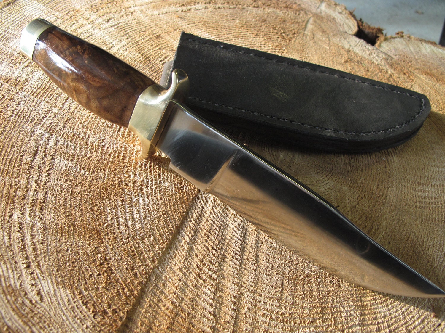 Fancy Custom Made Bowie Hunting/Skinning Knife D2 Tool Steel Blade and Fancy Walnut Handle with Leather Sheath.