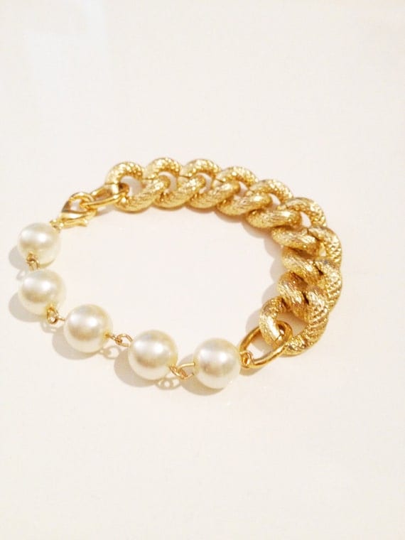 COCO bfrend Bracelet- Gold Chunky Chain with Large Pearls