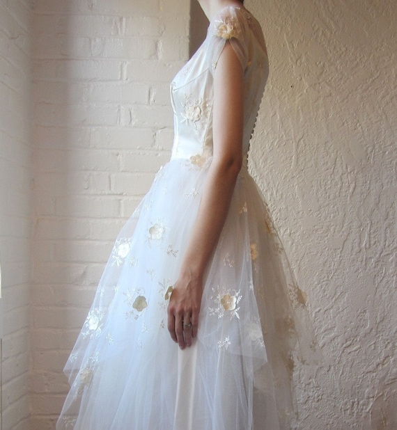 50s wedding dress // ivory tulle and satin // floral applique