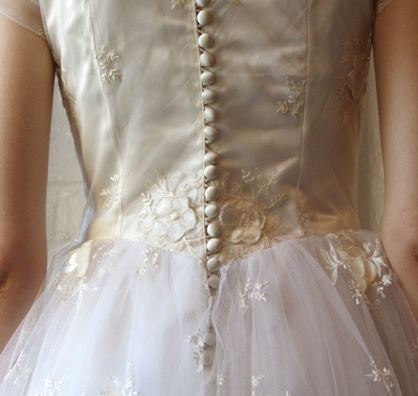 50s wedding dress // ivory tulle and satin // floral applique