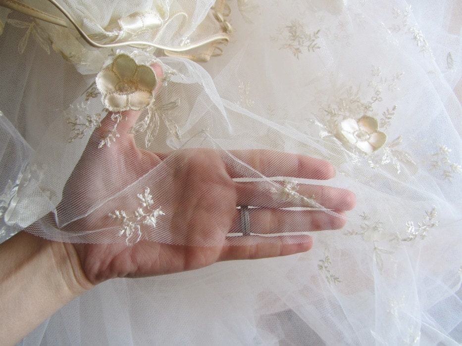 50s wedding dress // ivory tulle and satin // floral applique