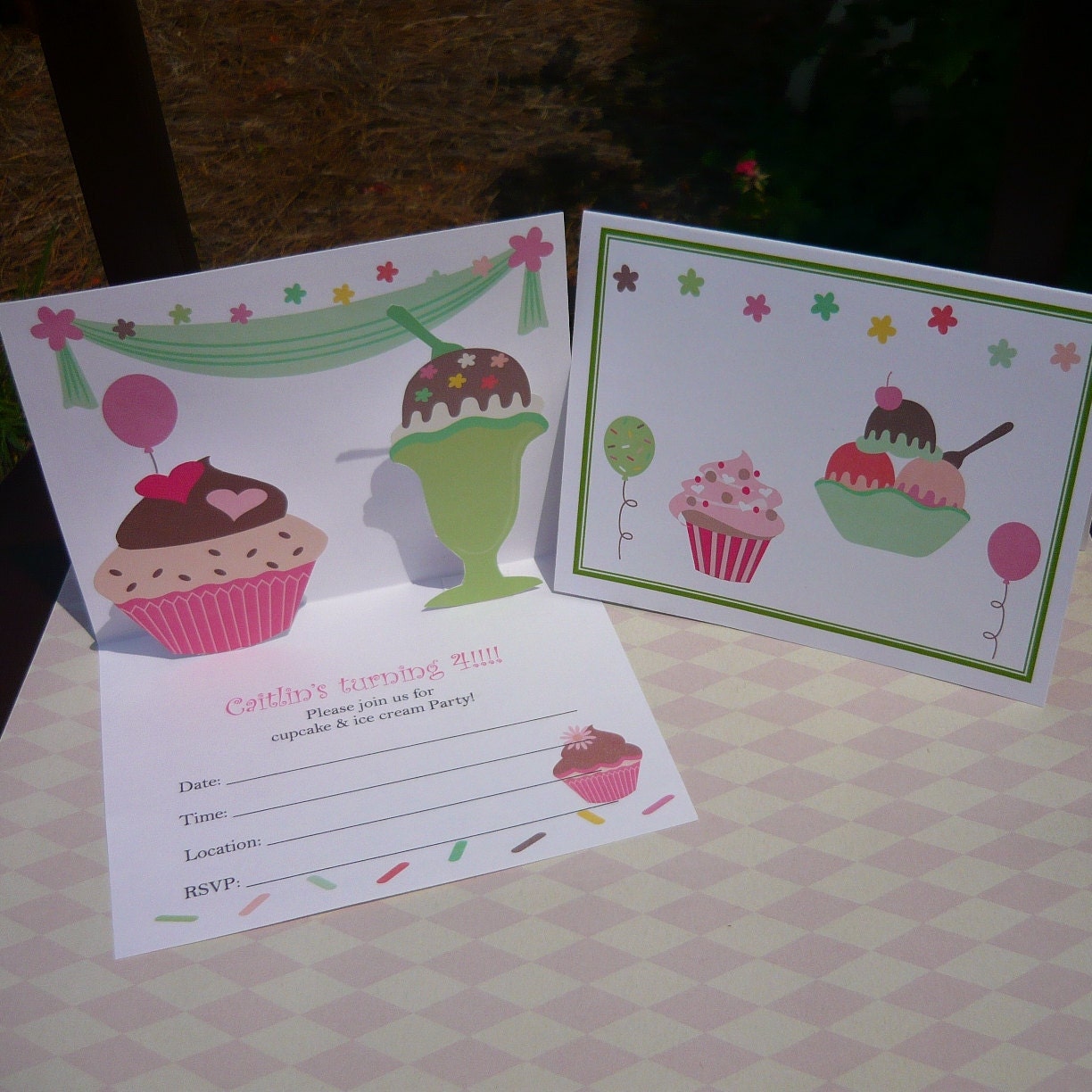Cupcake Invitation with ice cream pop up style, set of 12 with envelopes Il_170x135